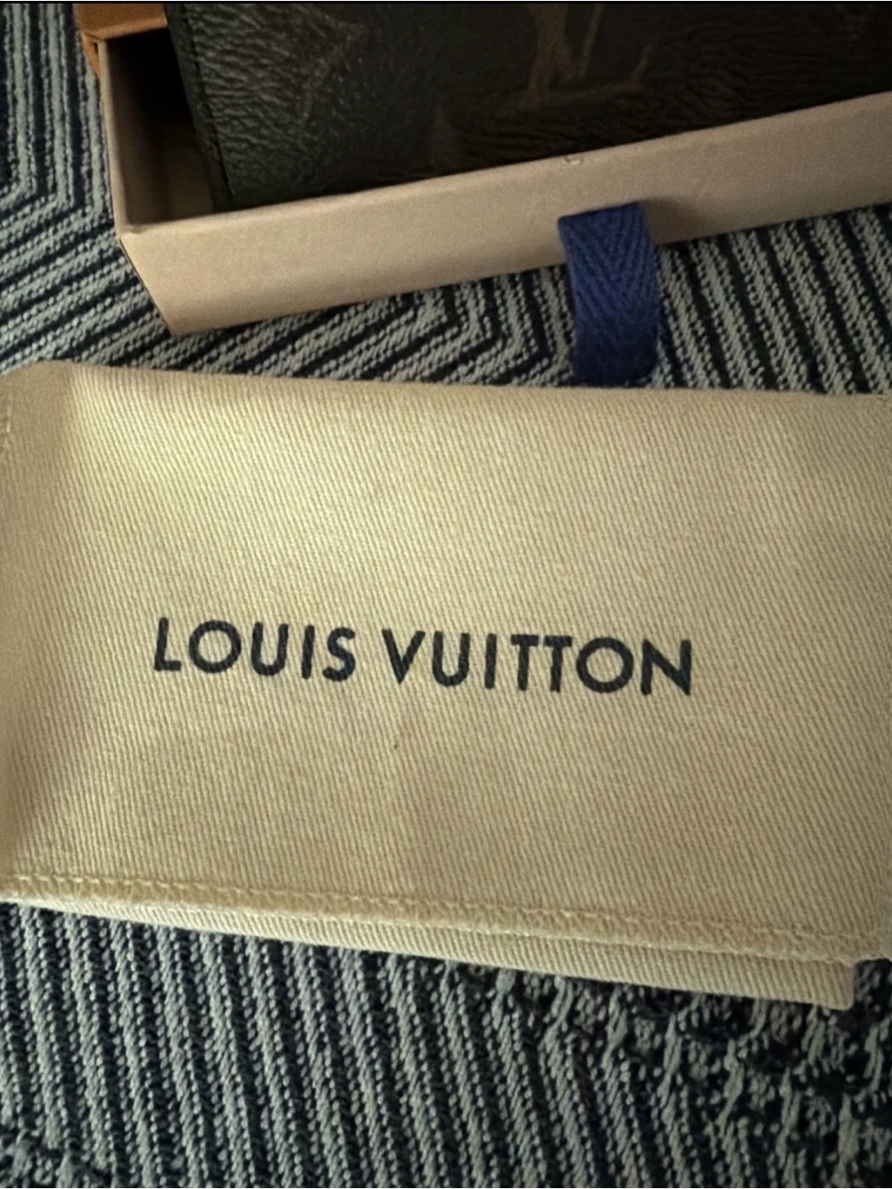 Louis Vuitton Monogram Canvas Card Holder with Burgundy Trim - Picture 4 of 5